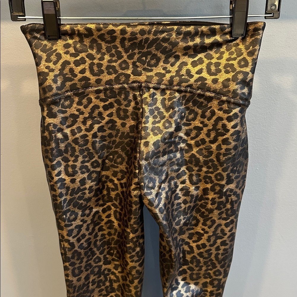 Spanx Faux Leather Leopard Leggings Size Medium - Picture 8 of 9